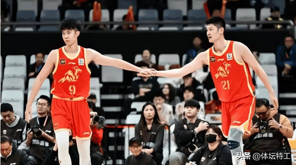 包含胡金秋发挥突出，成为球队得分王的词条